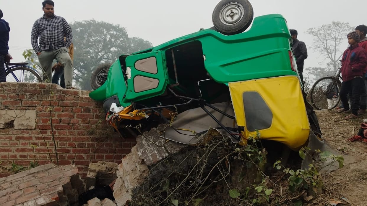 Three children killed and six people injured when a tempo overturned due to fog in Lakhimpur kheri