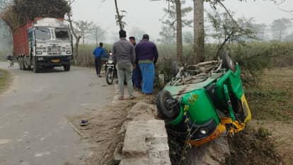 Three children killed and six people injured when a tempo overturned due to fog in Lakhimpur kheri