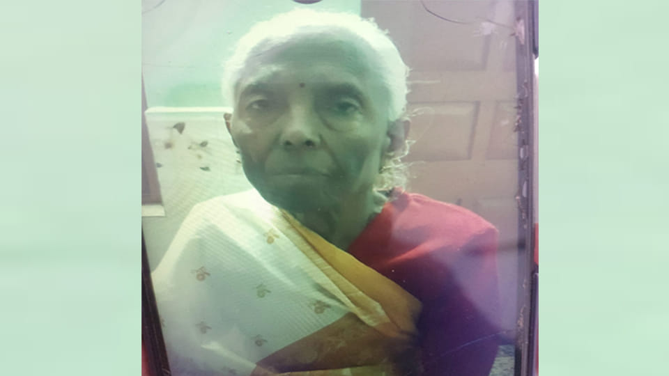 Kanpur: The mother of an advocate and a tent operator committed suicide by hanging themselves.