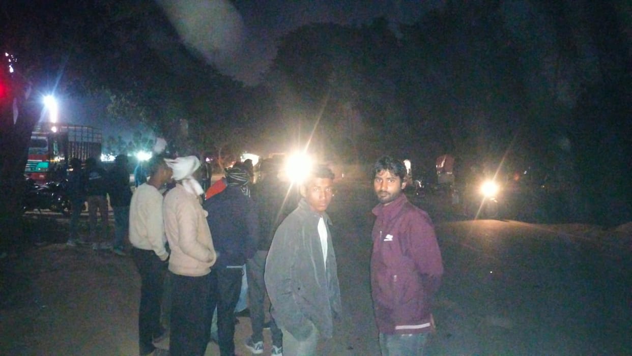 Two people died and one was seriously injured in a head-on collision between two bikes in Barabanki.