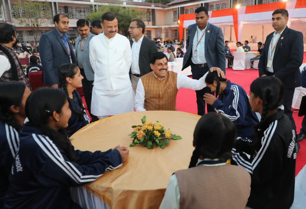 MP News: CM tells students, "Don't be afraid of exams, hard work never goes to waste," giving them a booster d
