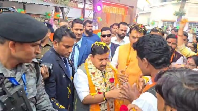 Bihar News : नितिन नवीन ने विधायकों को किया सम्मानित, कहा- राजनीतिक बनने से पहले सामाजिक बनें