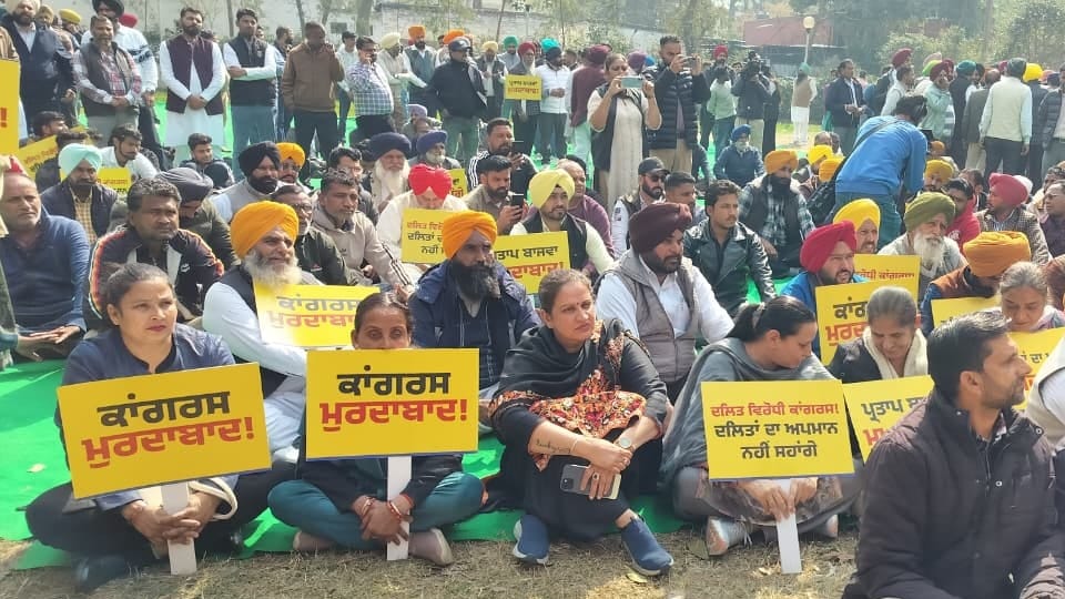 AAP protest in Chandigarh over Congress leader Pratap Singh Bajwa statement