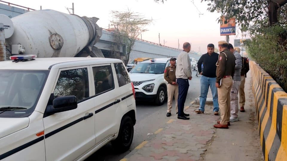 Delhi Peeragarhi incident suicide Someone was also in car seat next to driver Three people died in Delhi