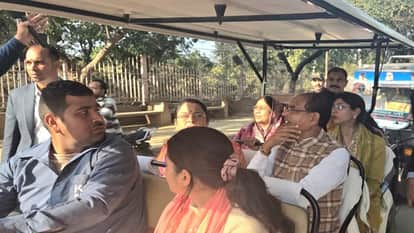 Union Agriculture Minister Shivraj Singh Chouhan performed parikrima of Girirajji in mathura