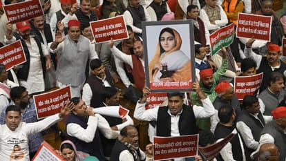 UP Vidhan Mandal Budget Session 2026 Anandiben Patel's address Cm Yogi Akhilesh Yadav Updates in Hindi