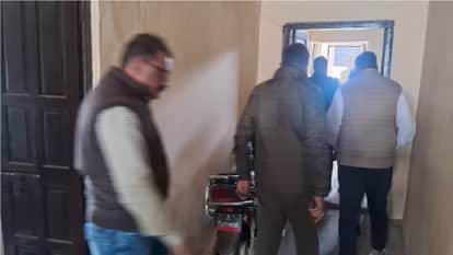 female block patwari was caught red-handed by vigilance team while accepting a bribe of Rs. 20,000 In Sonipat