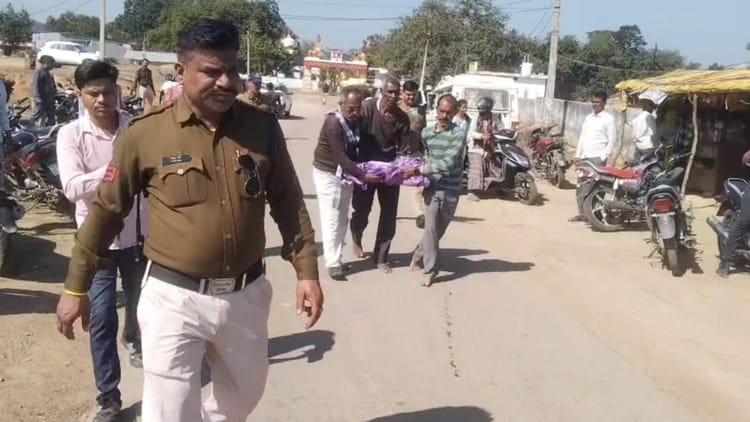 Chhatarpur News: संत रविदास महाराज की मूर्ति क्षतिग्रस्त, गांव में आक्रोश; असामाजिक तत्वों पर आरोप