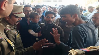 Student dies while making a reel hit by the Vande Bharat train his mother fainted upon seeing the body