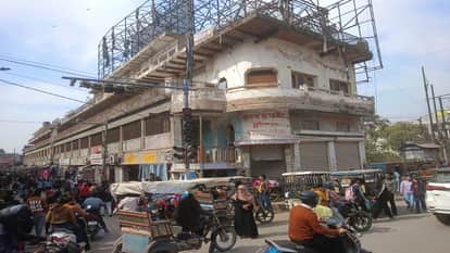 Bulldozers may be used to demolish structures in Agra Raja Ki Mandi market