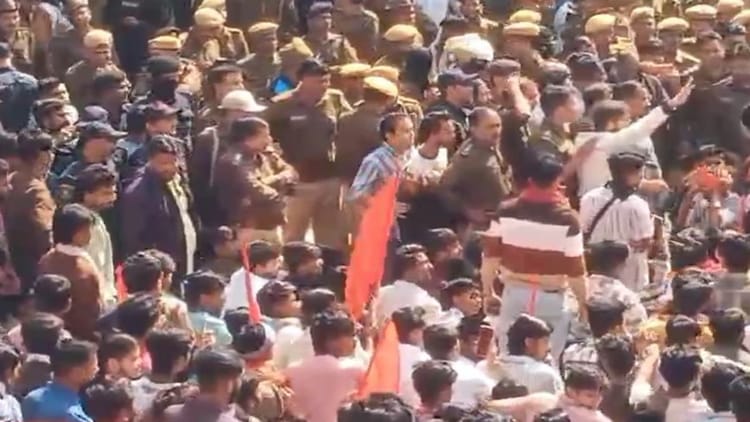 Baran News: बछड़े की मौत पर बारां बंद, सड़कों पर उतरे गौ सेवक, प्रताप चौक पर पथराव के बाद लाठीचार्ज