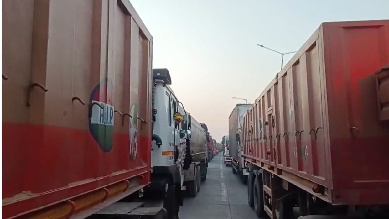 NH 31 hit by 30-kilometer-long traffic jam for nine hour in Varanasi