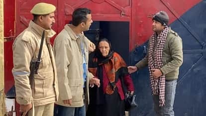 Rampur: Tajin Fatima reached the jail to meet Azam Khan and son Abdullah, inquired about their health
