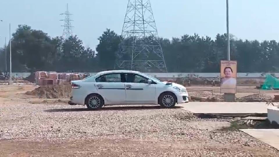 Governor reached Balrampur and inaugurated Chancellor Garden and Sarovar at Maa Pateshwari University