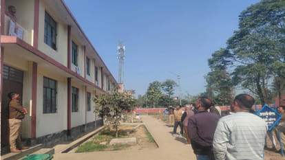 In Gorakhpur, Navodaya students leveled serious allegations against principal and staged a sit-in protest.