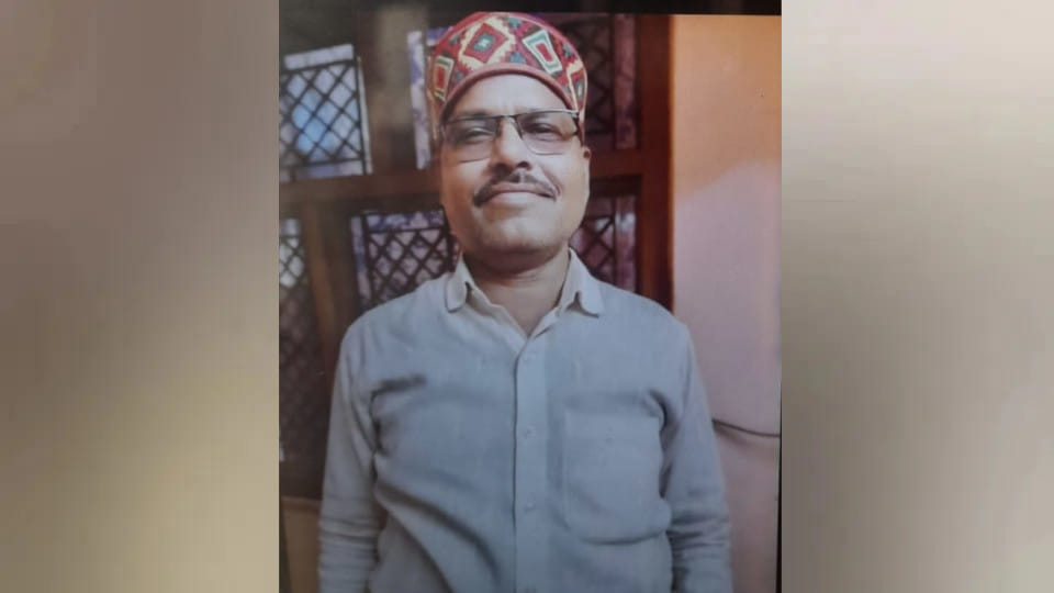 Troubled by blackmailing, father of three children commits suicide in Gorakhpur