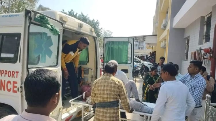 Bihar news: पटना–गया राष्ट्रीय राजमार्ग पर भीषण सड़क हादसा, तीन बाइक सवार गंभीर रूप से घायल