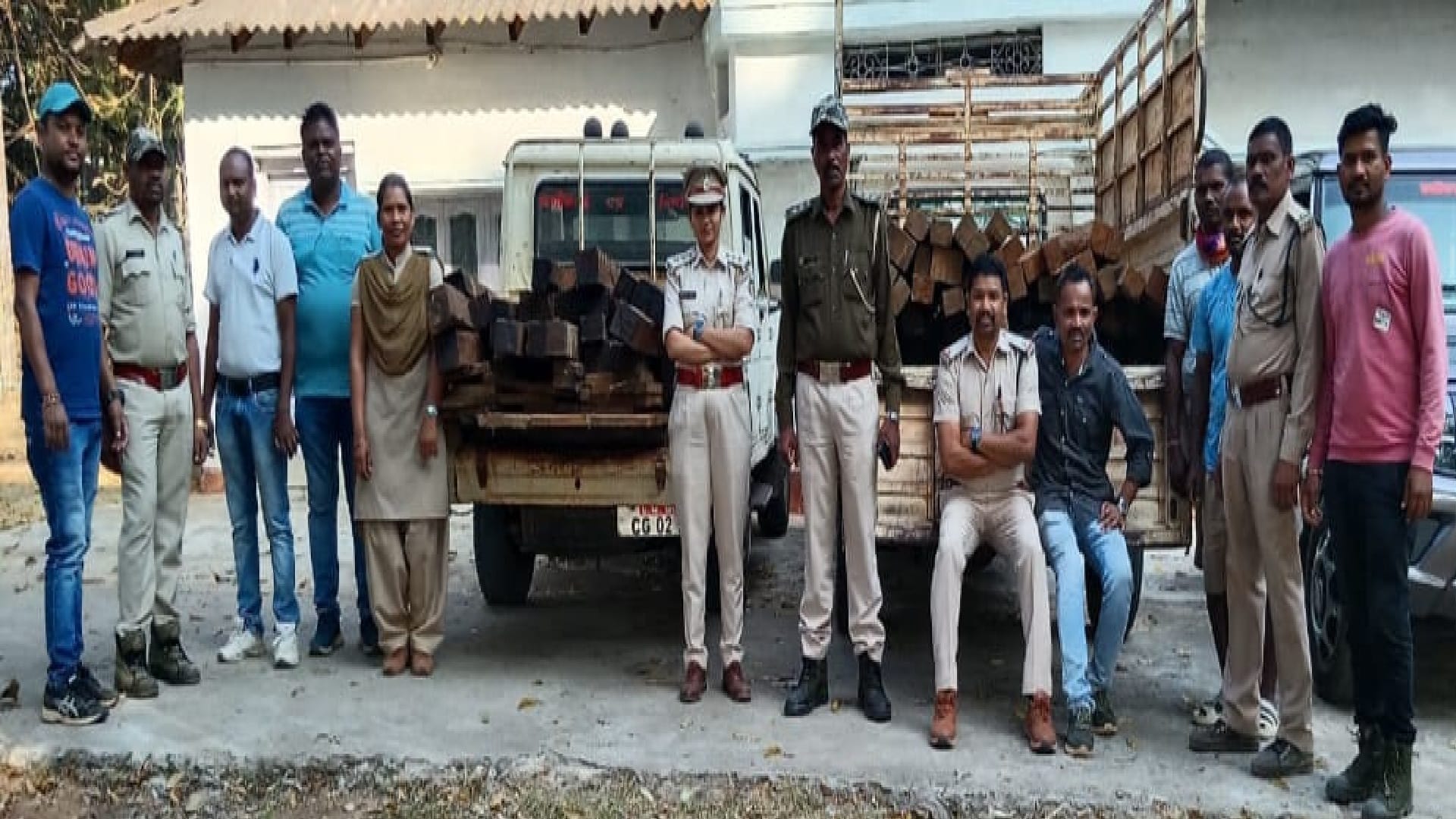 गीदम में अवैध काष्ठ चिरान पर वन विभाग की बड़ी कार्रवाई