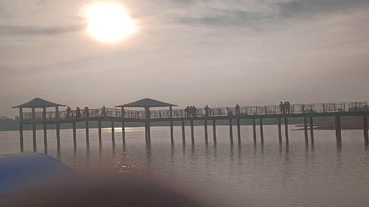 Weather fluctuations continue in Chhattisgarh, with heat in afternoon and mild cold in the morning and evening