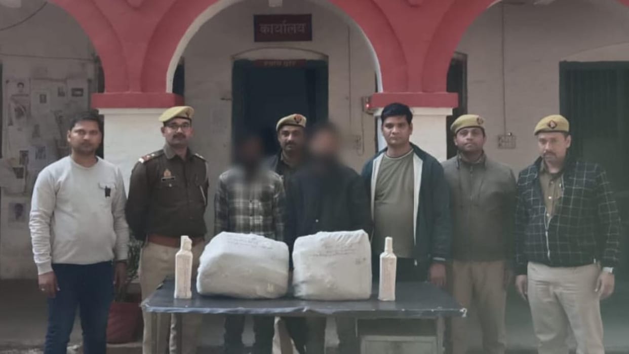 Jhansi: GRP nabs two smugglers who buy Chandigarh brand bottles cheaply and sell them in MP and UP.