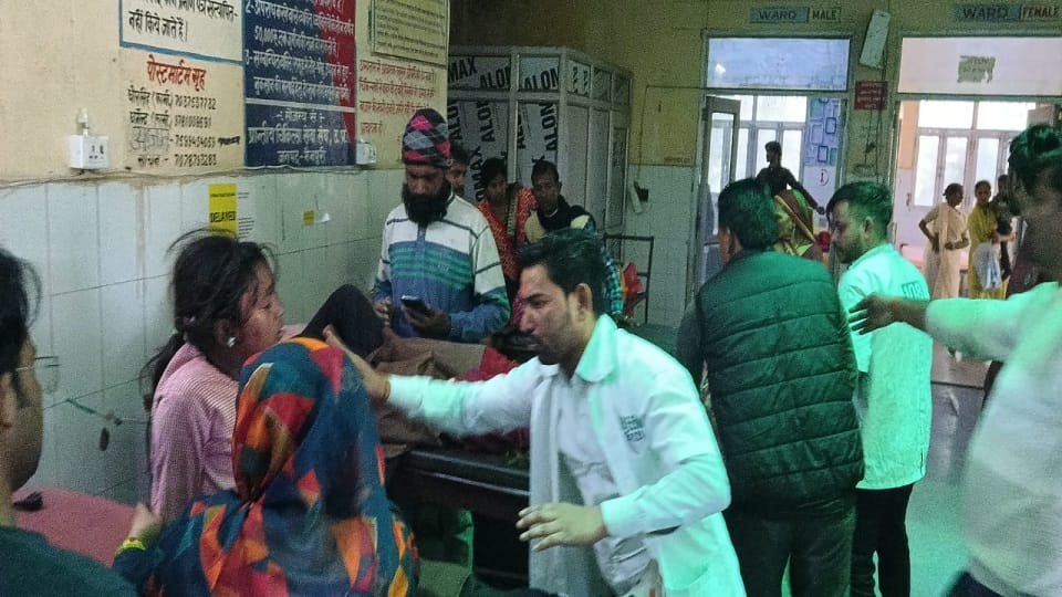 More Than 20 Children Fall Ill After De-worming Tablet at School, Parents Create Ruckus