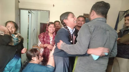 Kanpur: wife hanged herself from the same hook on which the husband hanged himself
