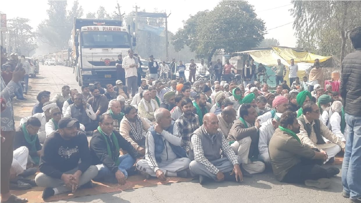 Farmers in Yamunanagar, upset by the broken state highway, blocked Kurukshetra Road