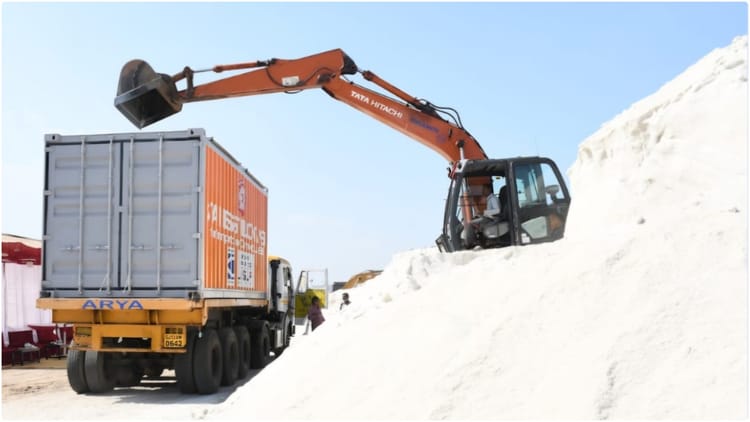 Railway:15 मिनट में लोडिंग-पांच मिनट में अनलोडिंग, नमक ढुलाई में रेलवे ...