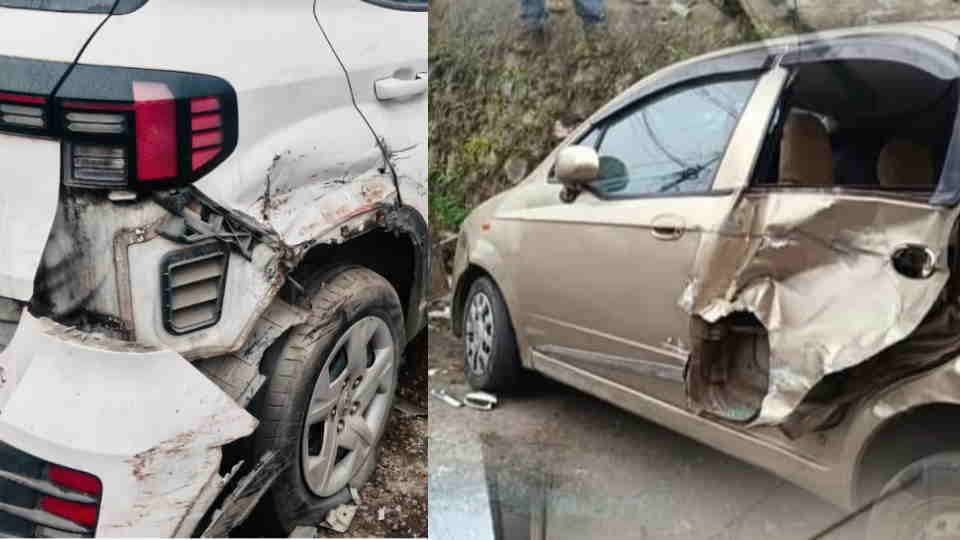 Srinagar Accident An uncontrolled vehicle hit several vehicles early in  morning and then Abscond