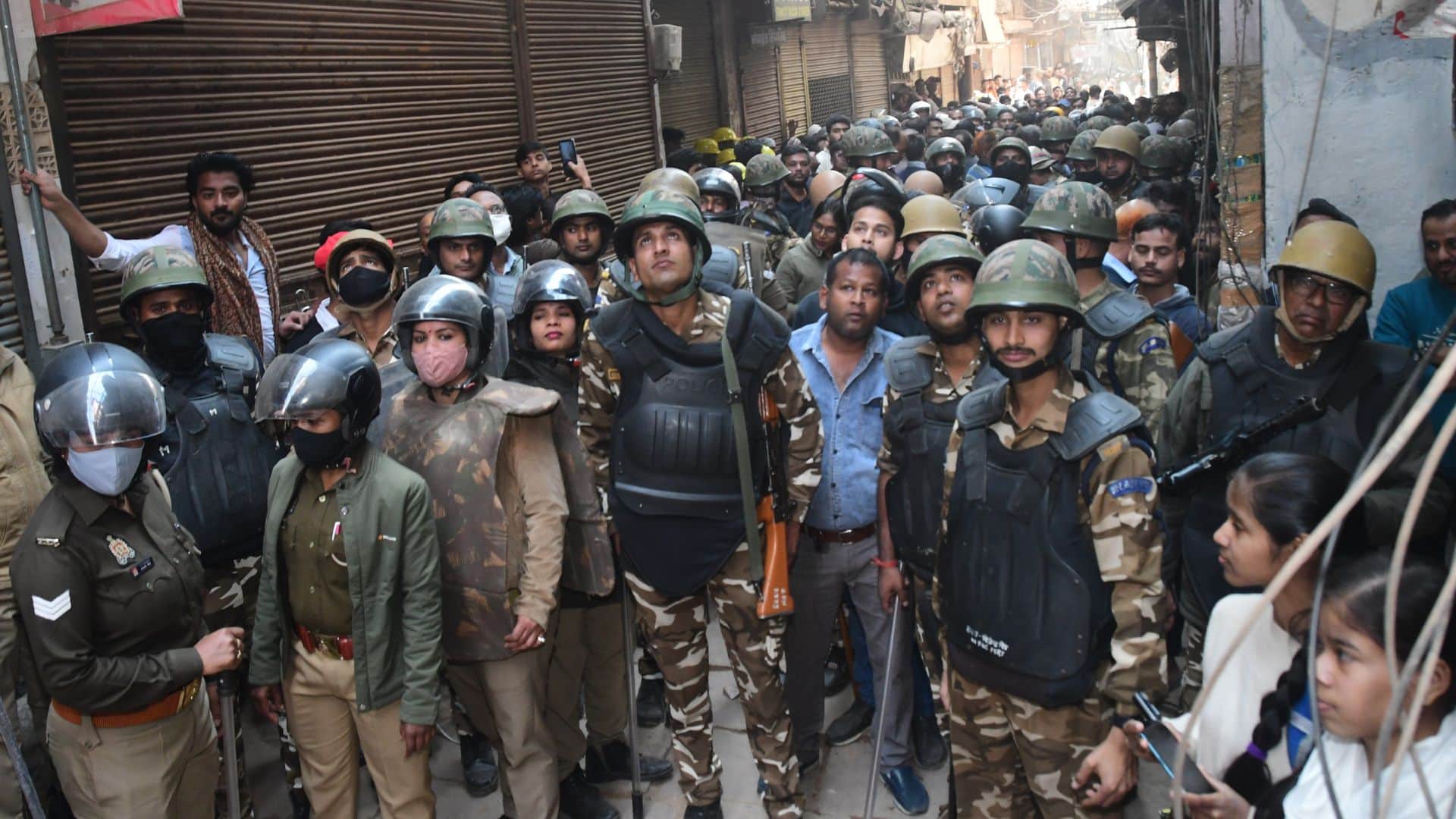 Dal Mandi Biggest operation 21 buildings demolished protesters set fire to tin sheds by dousing