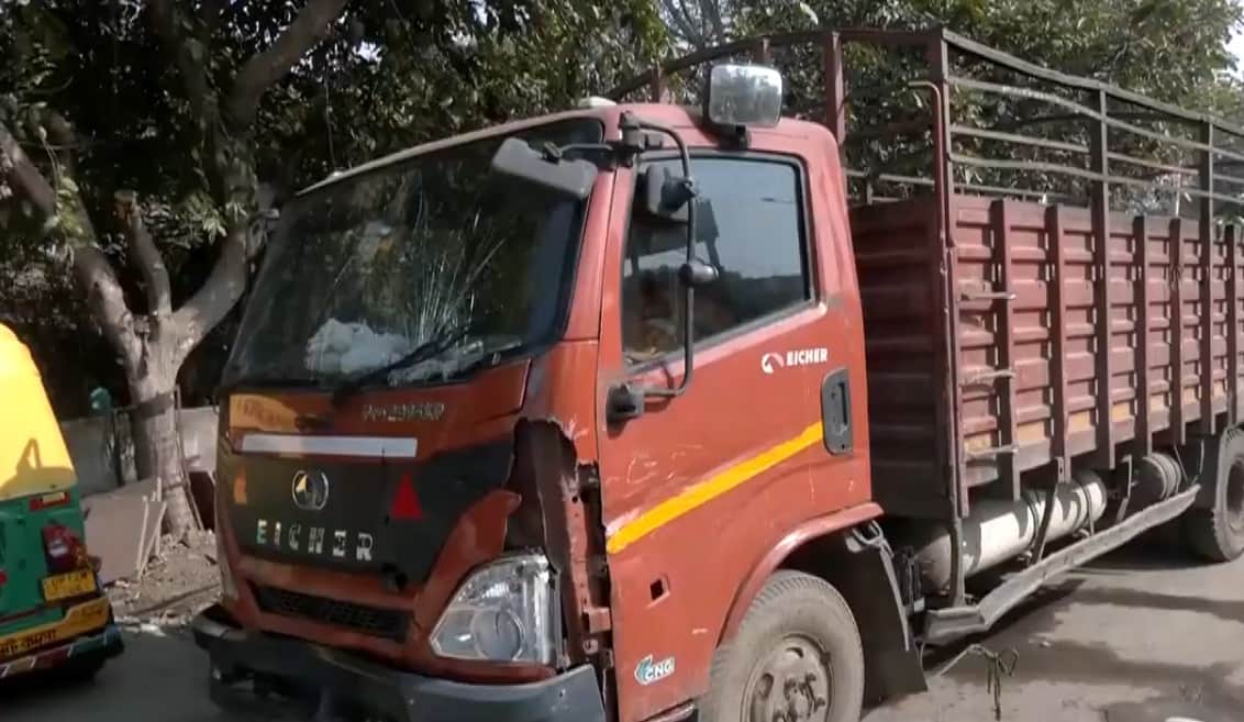 noida sector 58 highway accident two truck drivers dead three injured