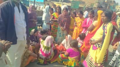 Patna News: Speeding Truck Runs Over Girl Returning from Tuition in Nalanda, Angry Villagers Block Road