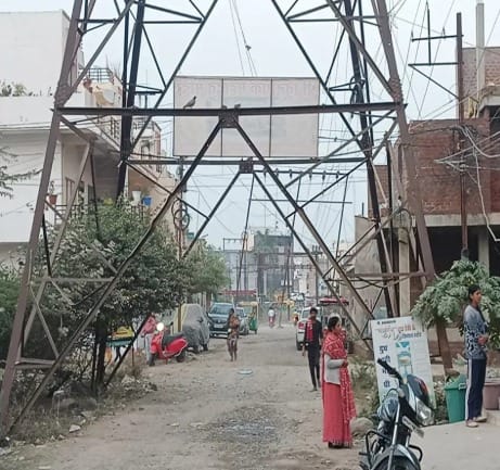 Bhoapl News: 90 डिग्री ब्रिज के बाद अब टॉवर रोड पर बवाल, हाईटेंशन लाइन के नीचे से गुजर रही सड़क,लोगों में दहशत