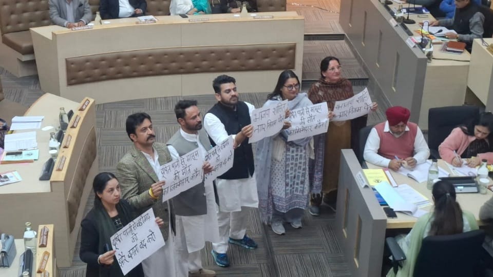 Chaos erupts at Chandigarh Municipal Corporation meeting