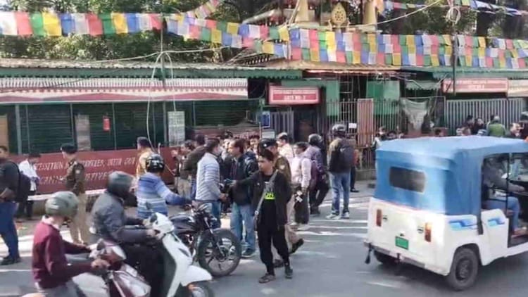 Dehradun Crime: तिब्बती मार्केट के सामने युवक की गोली मारकर हत्या, आपसी विवाद की बात आई सामने, इलाके में दहशत