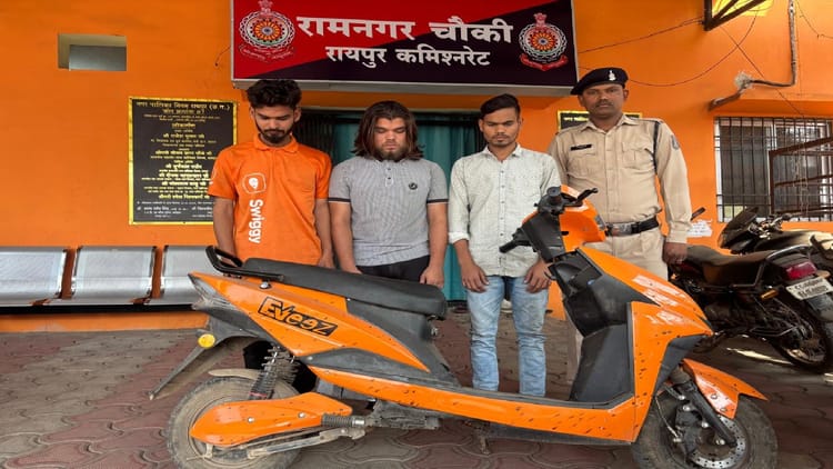 Raipur Crime: चारपहिया वाहन के शीशे तोड़ने वाले तीन आरोपी गिरफ्तार, बड़ी वारदात की फिराक में थे बदमाश