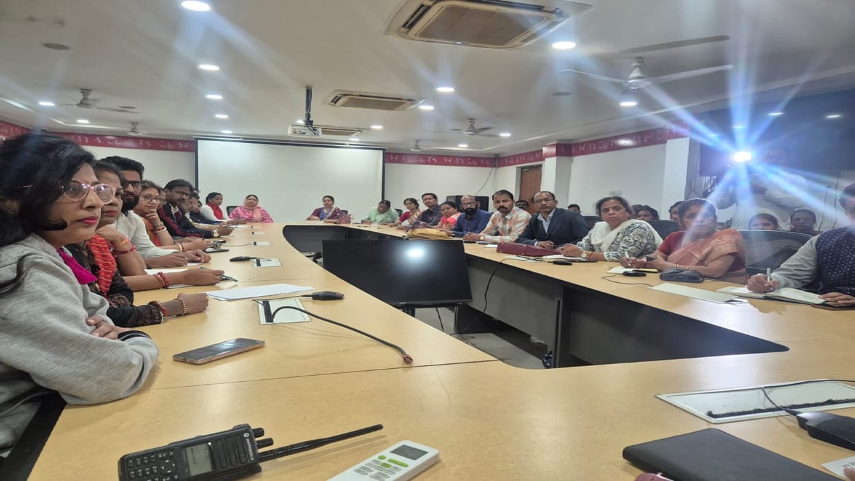 DCP Central Zone holds crucial meeting with 60 school principal to ensure safety of children in Raipur