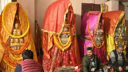 Tradition Six goddesses remain veiled for a week on Mahashivratri, and do not even participate in the Jaleb