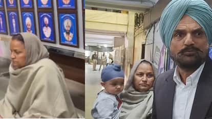 Sidhu Moosewala parents sit on floor and protest Mansa SSP office