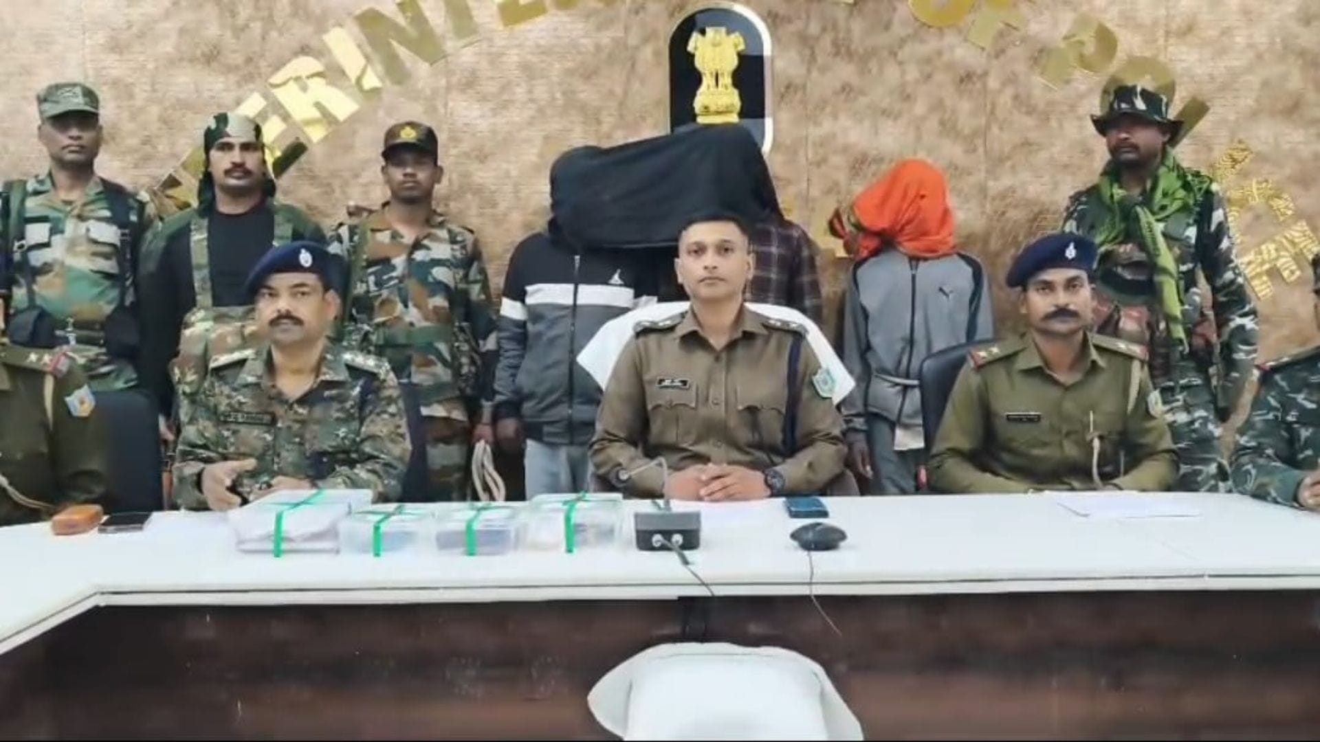 पुलिस की गिरफ्त में आरोपी