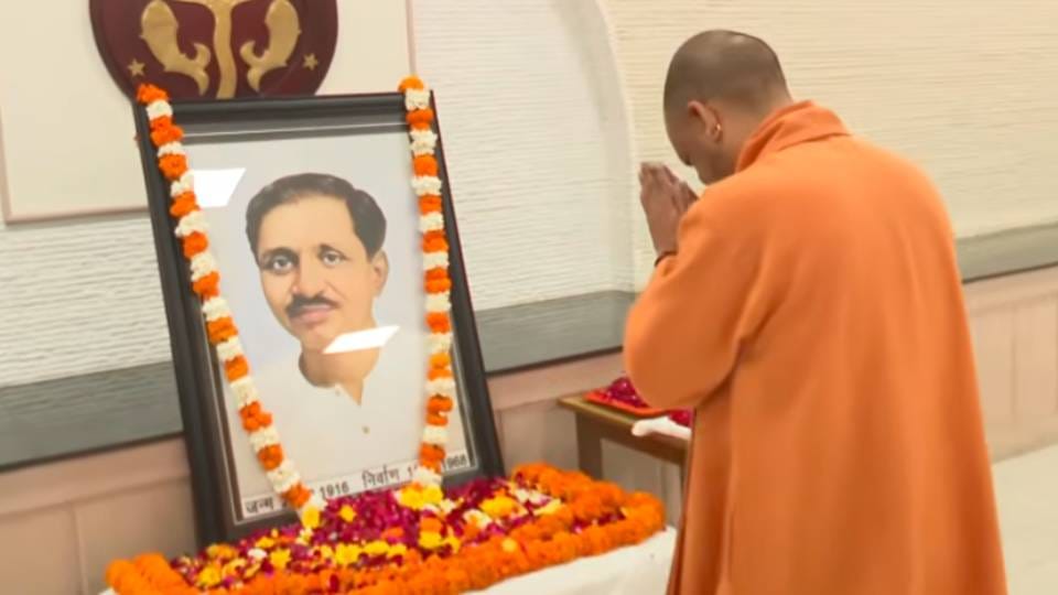 CM Yogi paid tribute to Pandit Deendayal Upadhyay on his death anniversary by offering flowers at his portrait