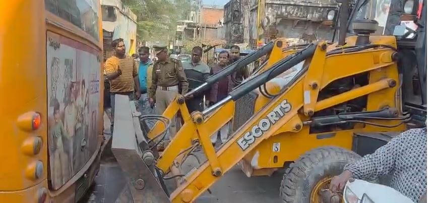 School Bus with Children Trapped in 5-Foot Pit After Water Pipeline Leak in Agra