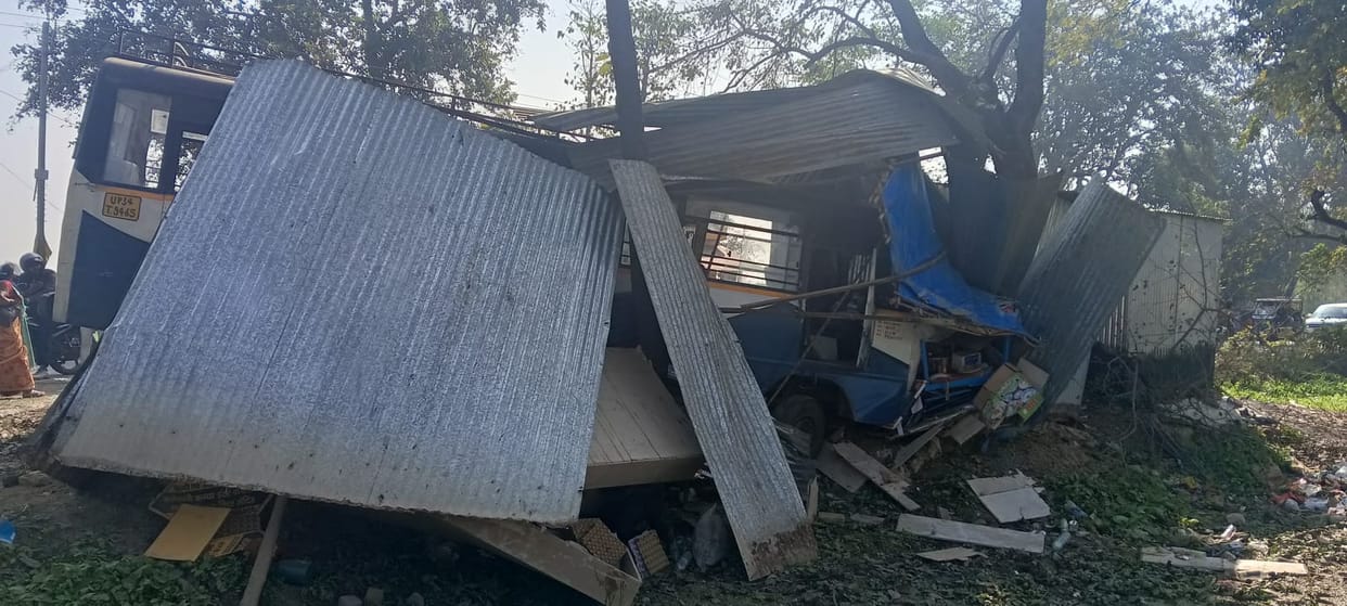 Sitapur: A speeding private bus rammed into roadside kiosks and collided with a tree