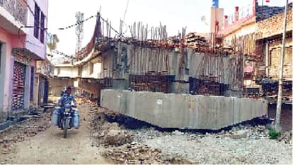 construction of the overbridge on the Faridpur-Bukhara road is progressing slowly
