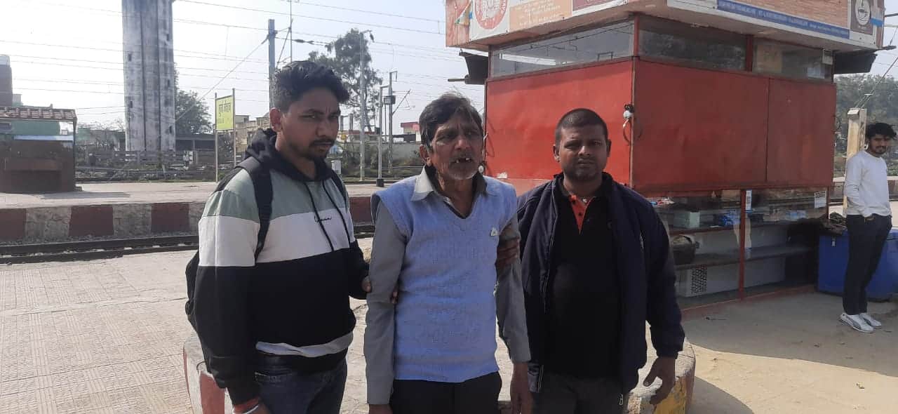 man died after being hit by Seemanchal Express in Khurja