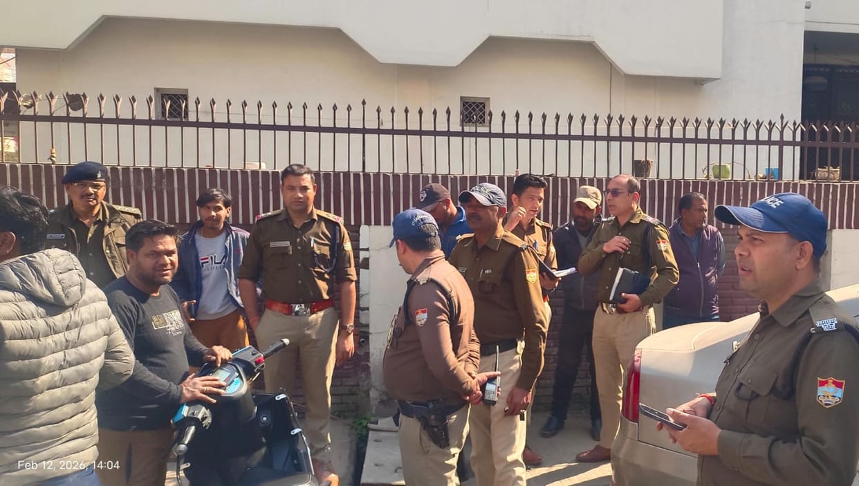 Haridwar news Elderly woman returning home from bank was hypnotized, cheated of Rs 50,000 by engaging her