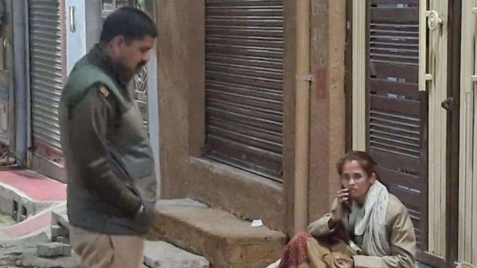 Jhansi Family Dispute Daughter in Law Sits on Protest Outside House Mother in Law Locks Door from Inside