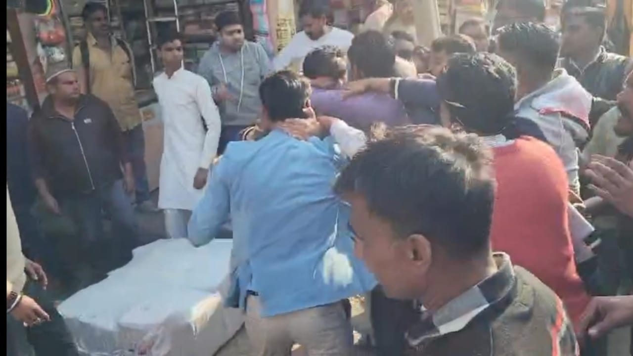 EO and shopkeepers clashed during anti-encroachment drive in Bareilly
