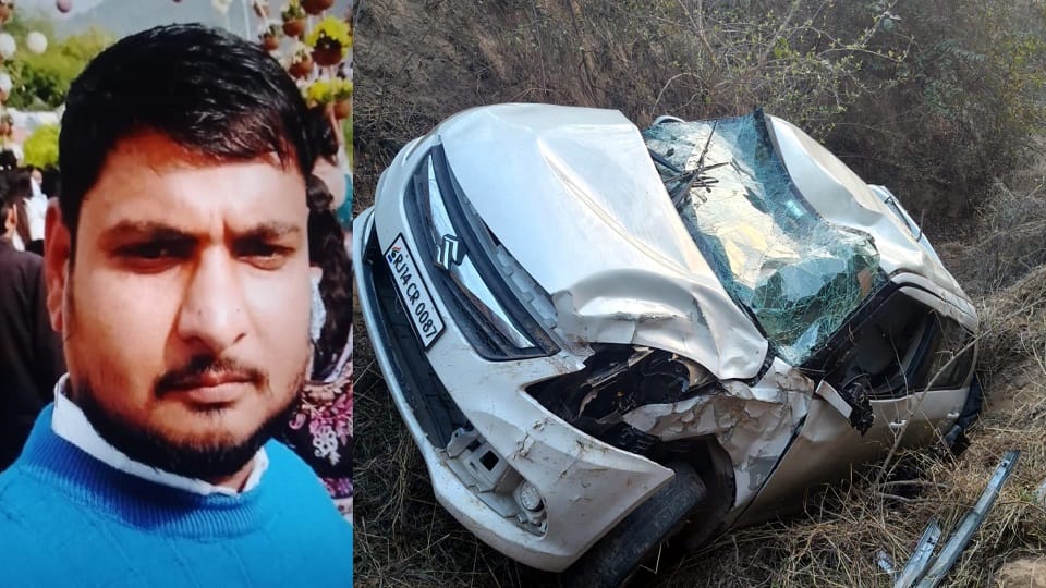 Car falls into 30 feet deep Chambal gorge in Agra