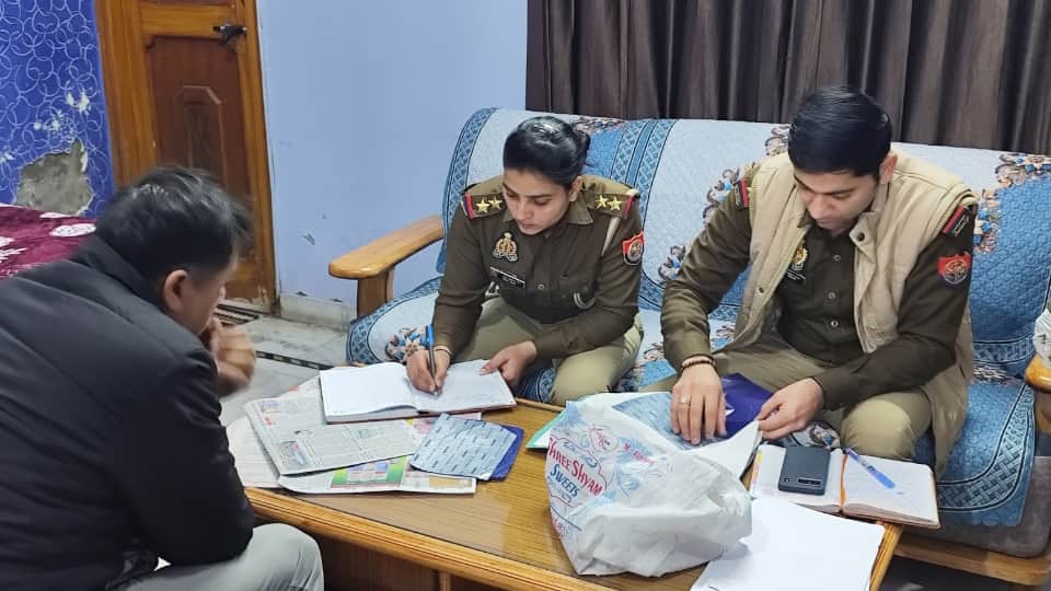 Retired sub inspector suicide with his wife couple bodies were hanging from fan blade In meerut